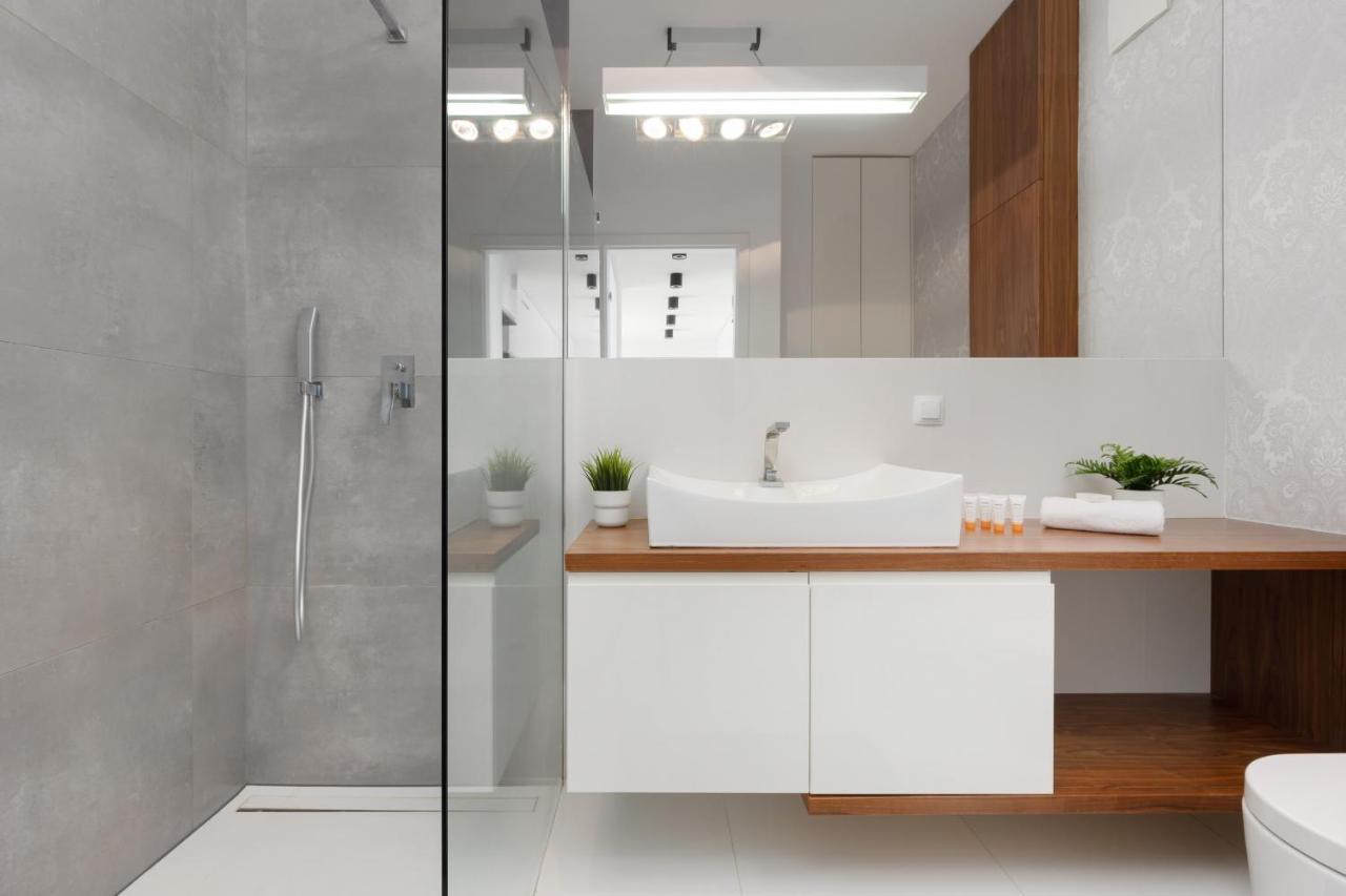 Silver Glam In Wilanow By Renters