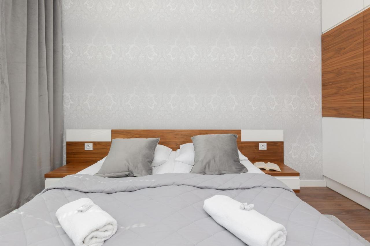 Silver Glam In Wilanow By Renters Apartamento