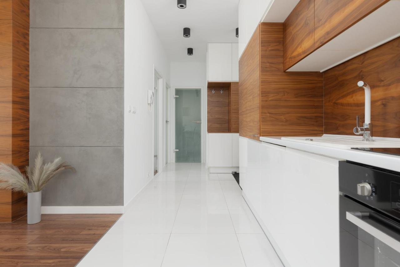 Silver Glam In Wilanow By Renters