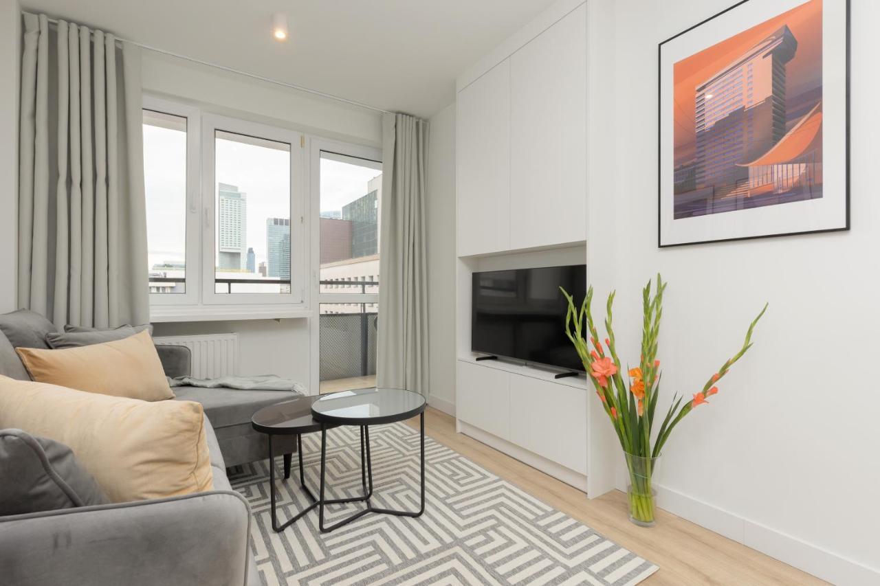 Heart Of Metro Swietokrzyska By Renters Apartment Warsaw