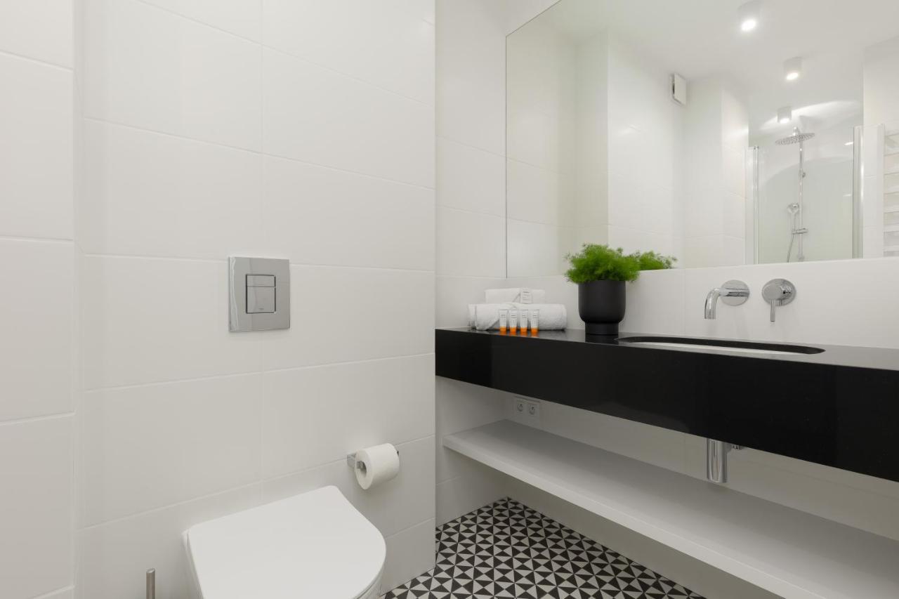 Heart Of Metro Swietokrzyska By Renters Apartment