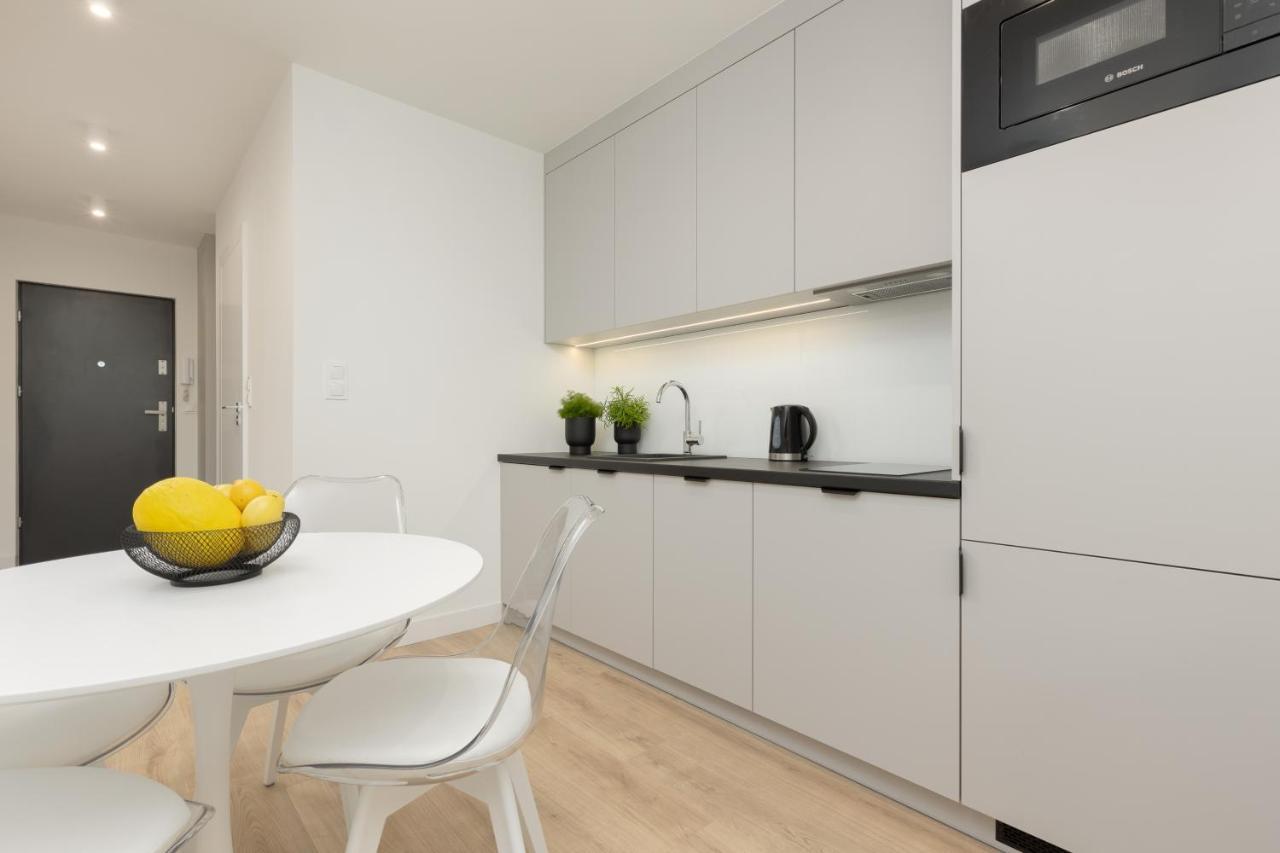 Heart Of Metro Swietokrzyska By Renters Apartment *