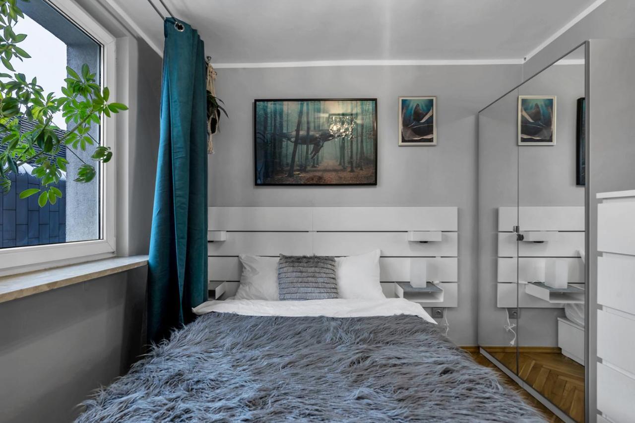 2-bedroom - Balcony, View, Location - By Rentujemy Căn hộ *