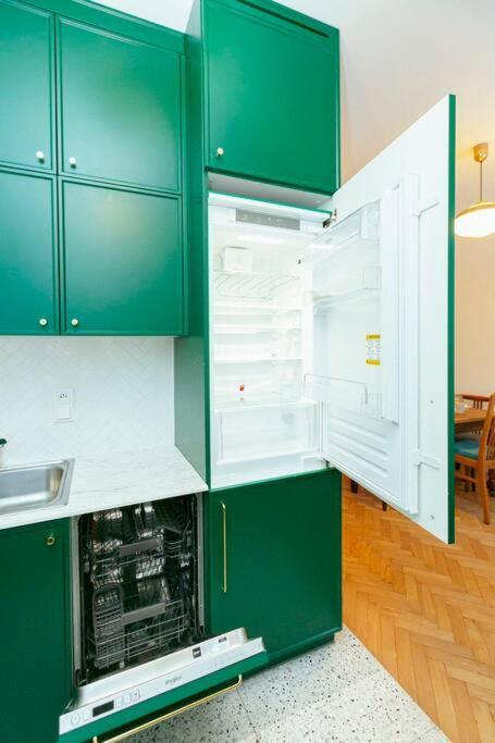 Bright And Elegant In The Area! Warszawa
