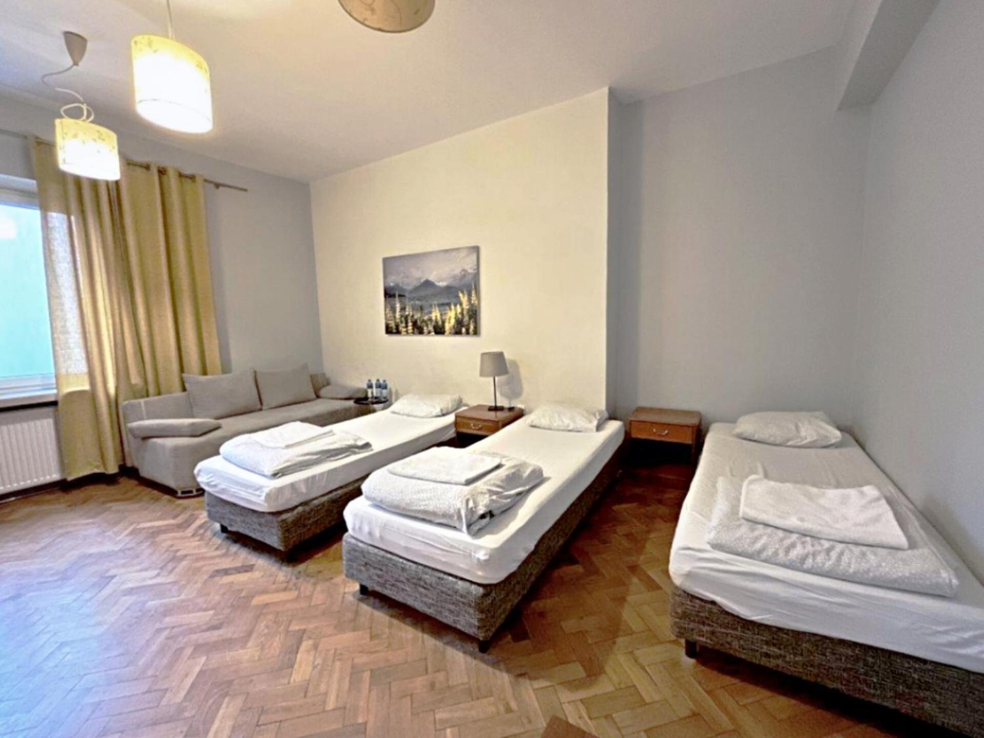 Helvetia - Private In Center And Old Town Hostel *