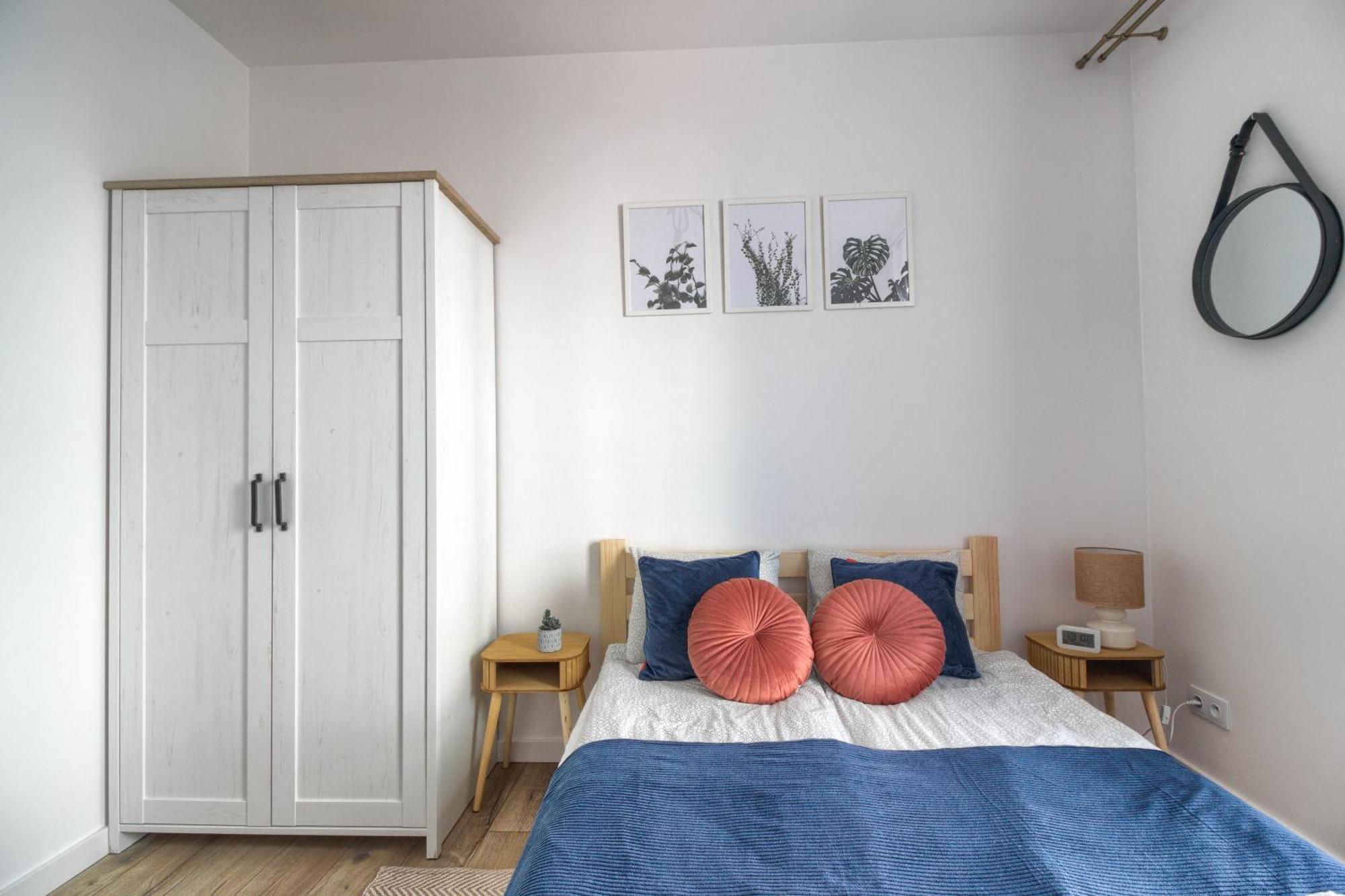 M&r Airport&business Wynalazek - Fast Wi-fi - Underground Garage - Self Check-in - Netflix - 6 Min From Chopin Airport