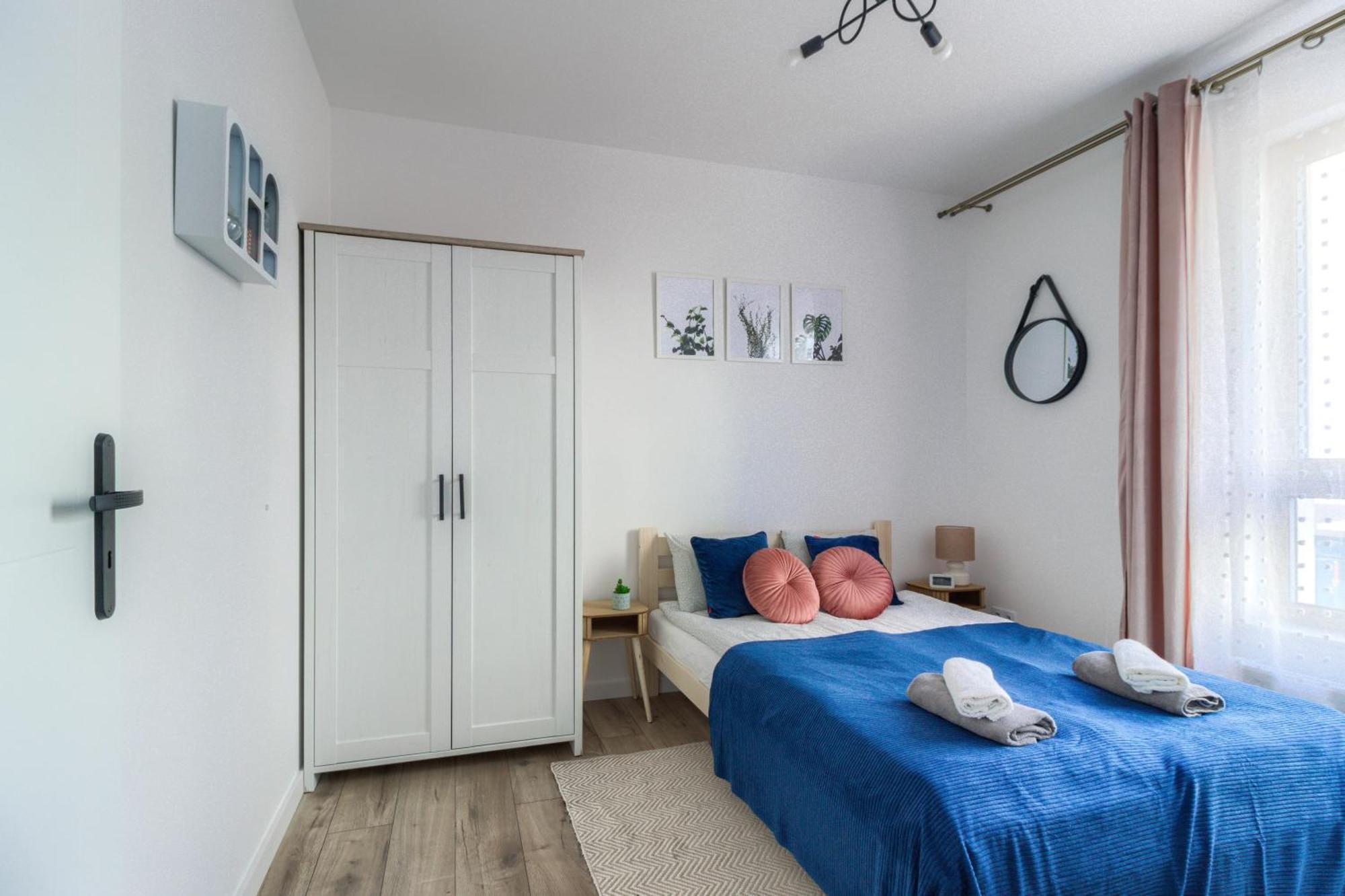 M&r Airport&business Wynalazek - Fast Wi-fi - Underground Garage - Self Check-in - Netflix - 6 Min From Chopin Airport