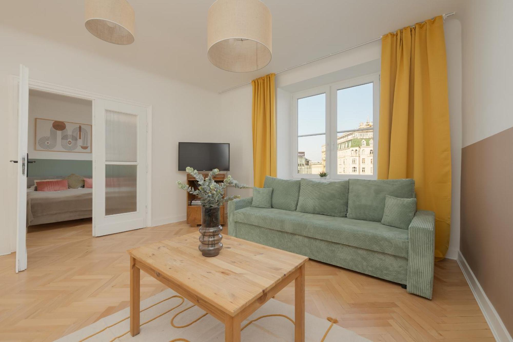 Apartment For 6 People Near Royal Baths Park By Renters Prestige
