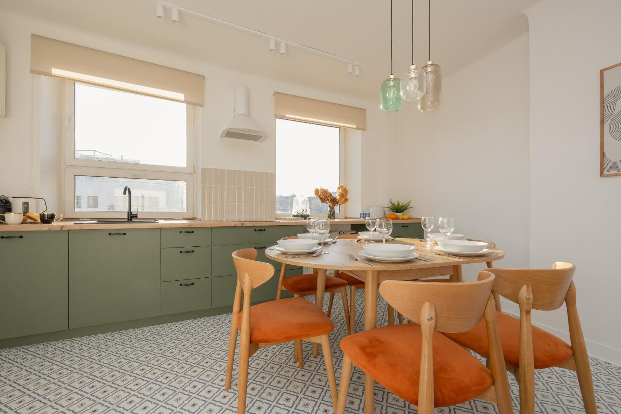 Apartment For 6 People Near Royal Baths Park By Renters Prestige *