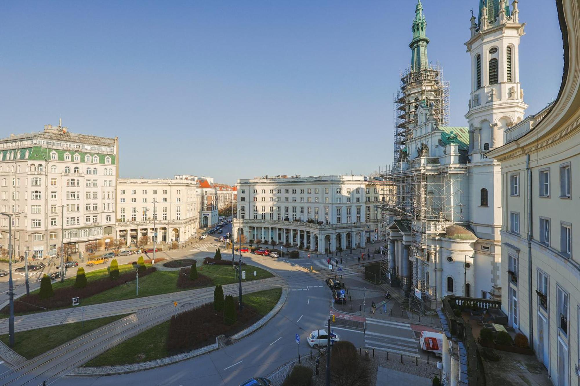 For 6 People Near Royal Baths Park By Renters Prestige