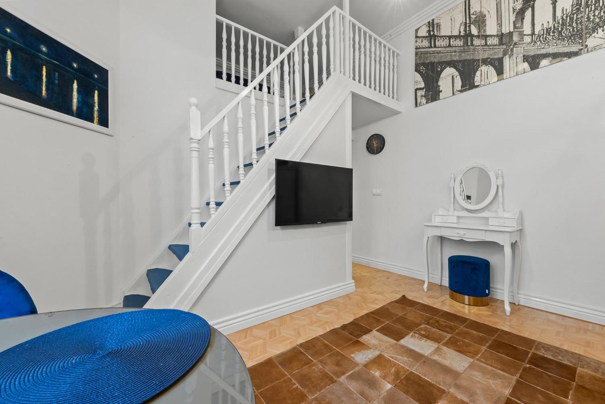 Beautiful Flat. Great Location.