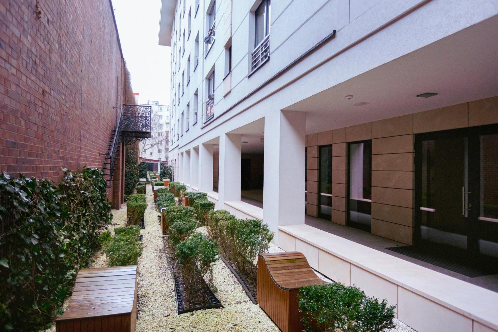 Apartment Hoza 55 - Piekny Cichy Ogrodek - Bezplatny Podziemny Parking - Free Parking - Better *