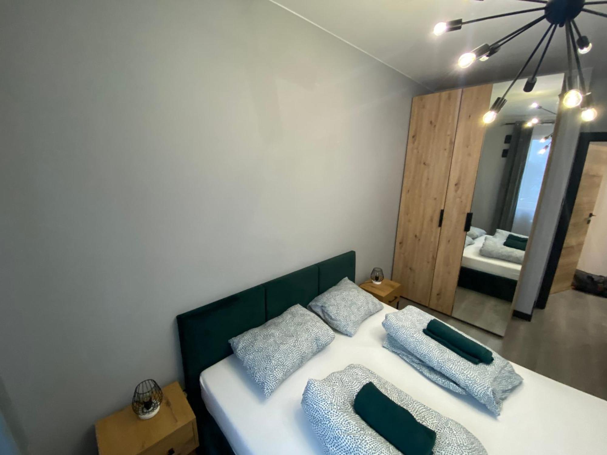Workation Centre Airport Boutique Designer Bath, 3-4 Days Offer, Kitchen, Balkony, Aircon * Warschau