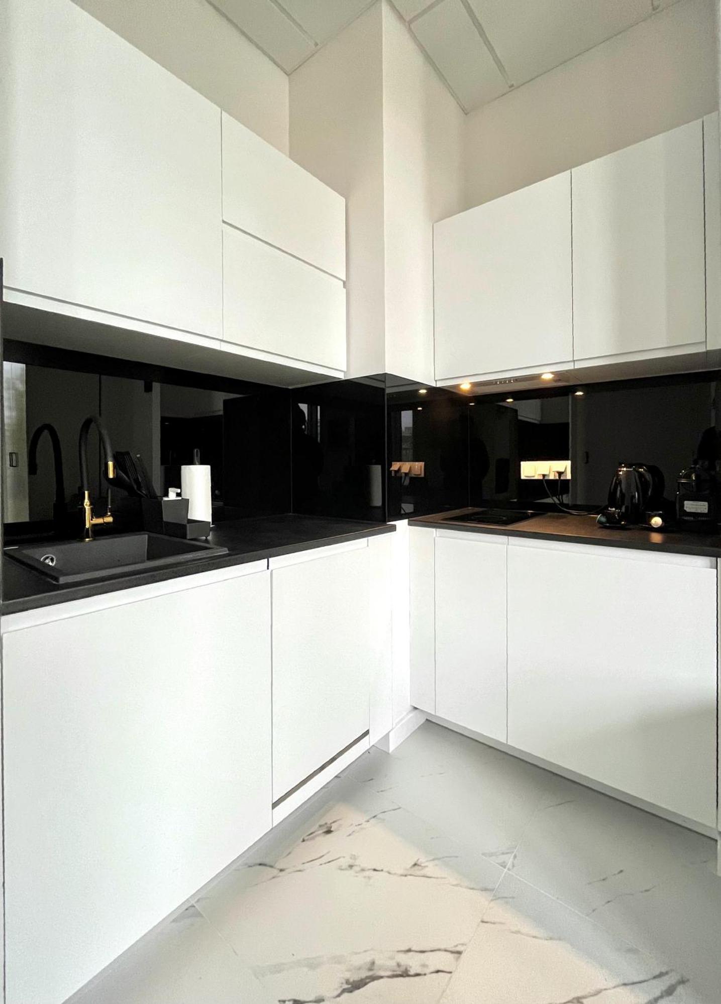 Concierge Tower Apartment *