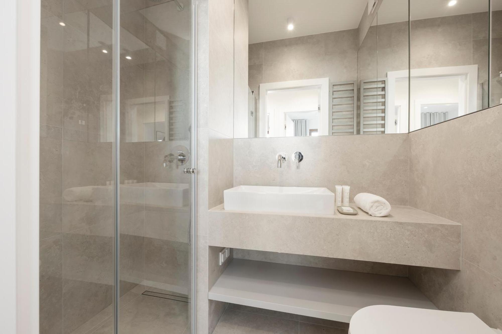 Three-bedroom Mokotow With Balcony By Renters Apartamento *