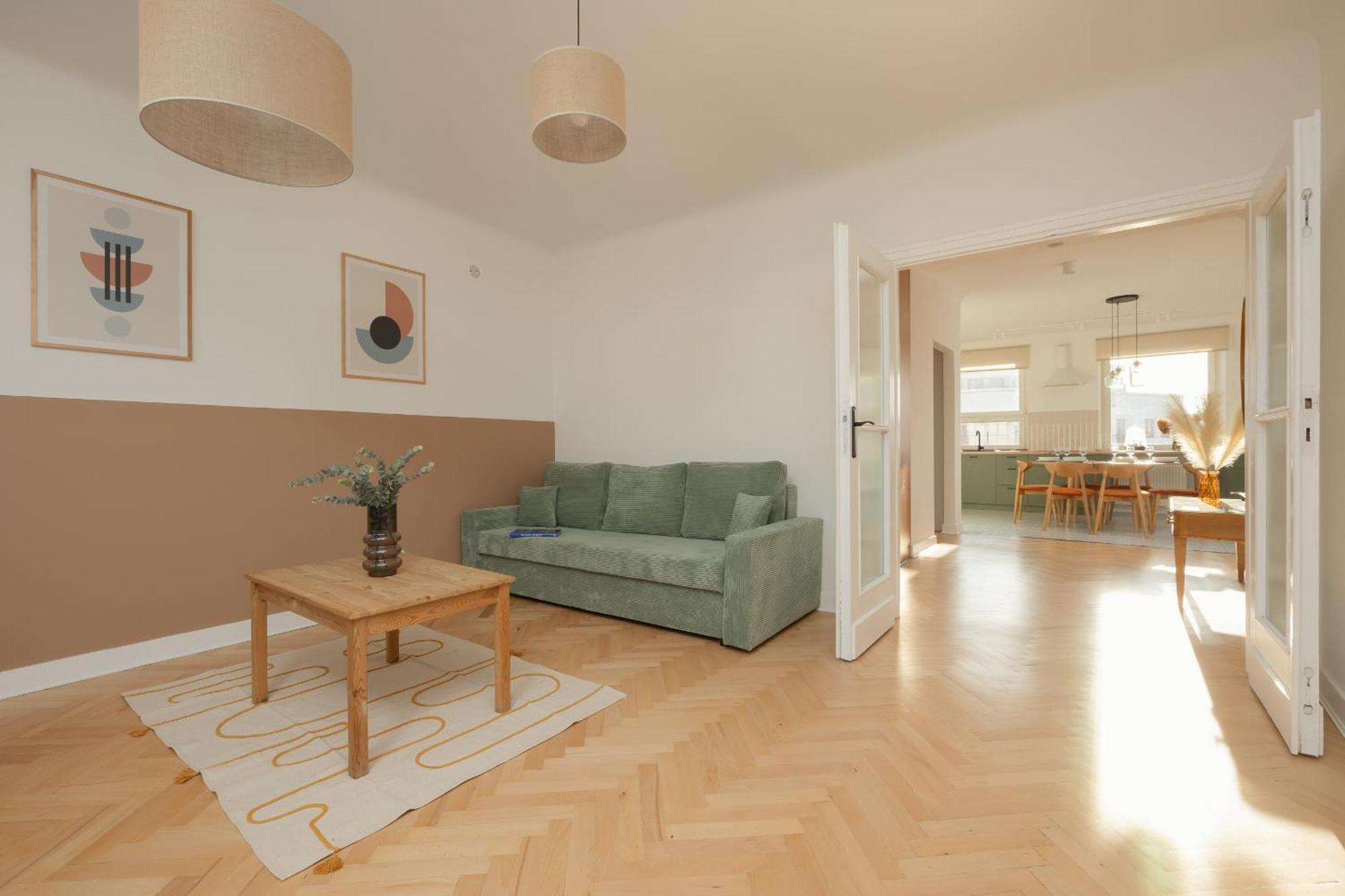 For 6 People Near Royal Baths Park By Renters Prestige Apartment