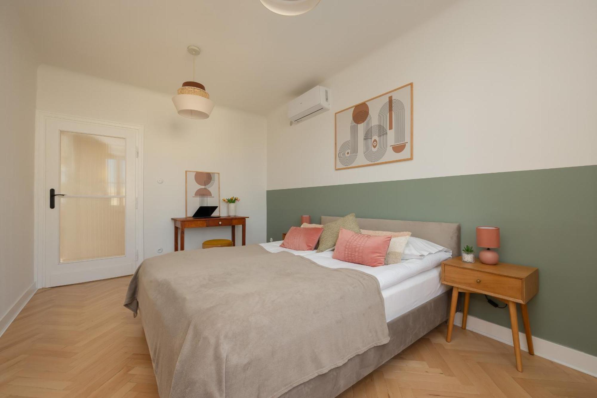 Apartment For 6 People Near Royal Baths Park By Renters Prestige Warsaw