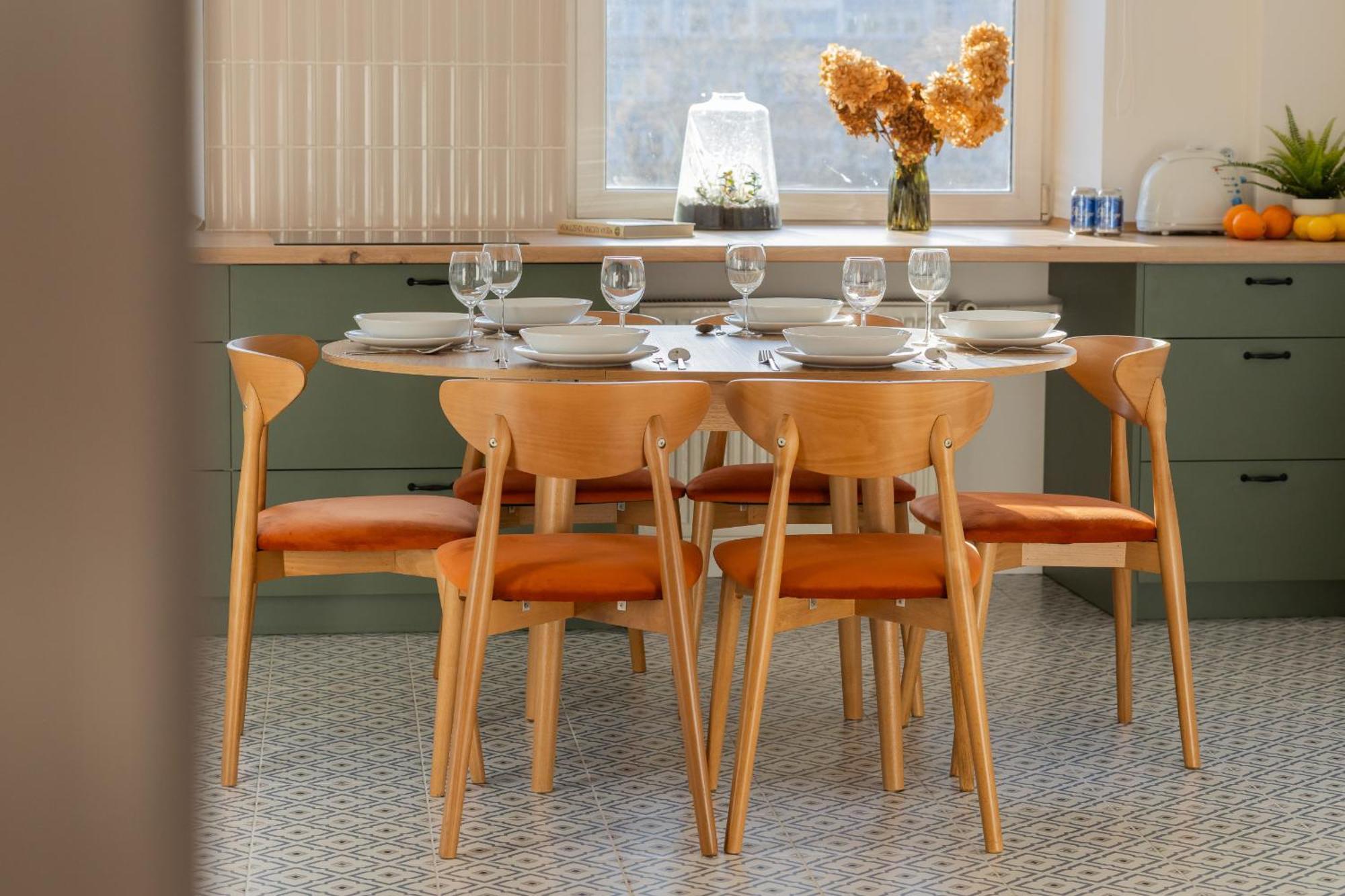 For 6 People Near Royal Baths Park By Renters Prestige