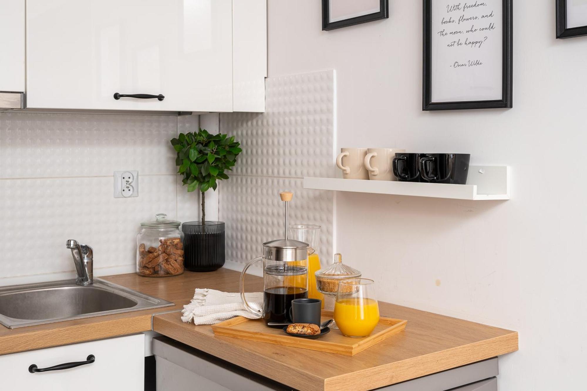 Air-conditioned Gatawaystudio 900m From Station, Parking On Site Apartment