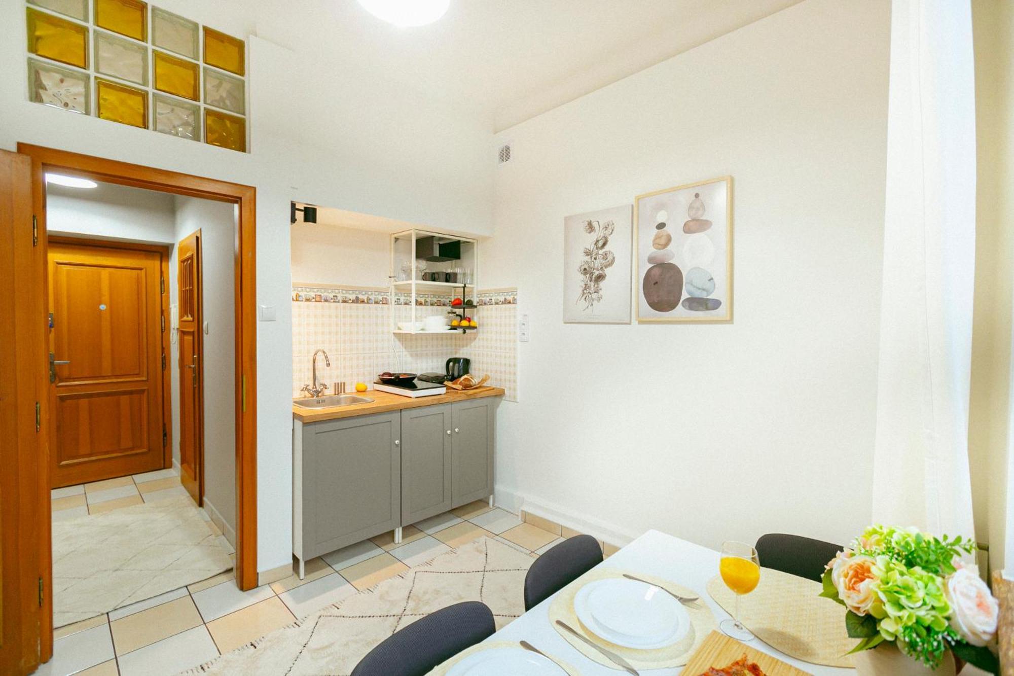 Aleje Jerozolimskie 42 - Parking Free - Better Apartment Warsaw