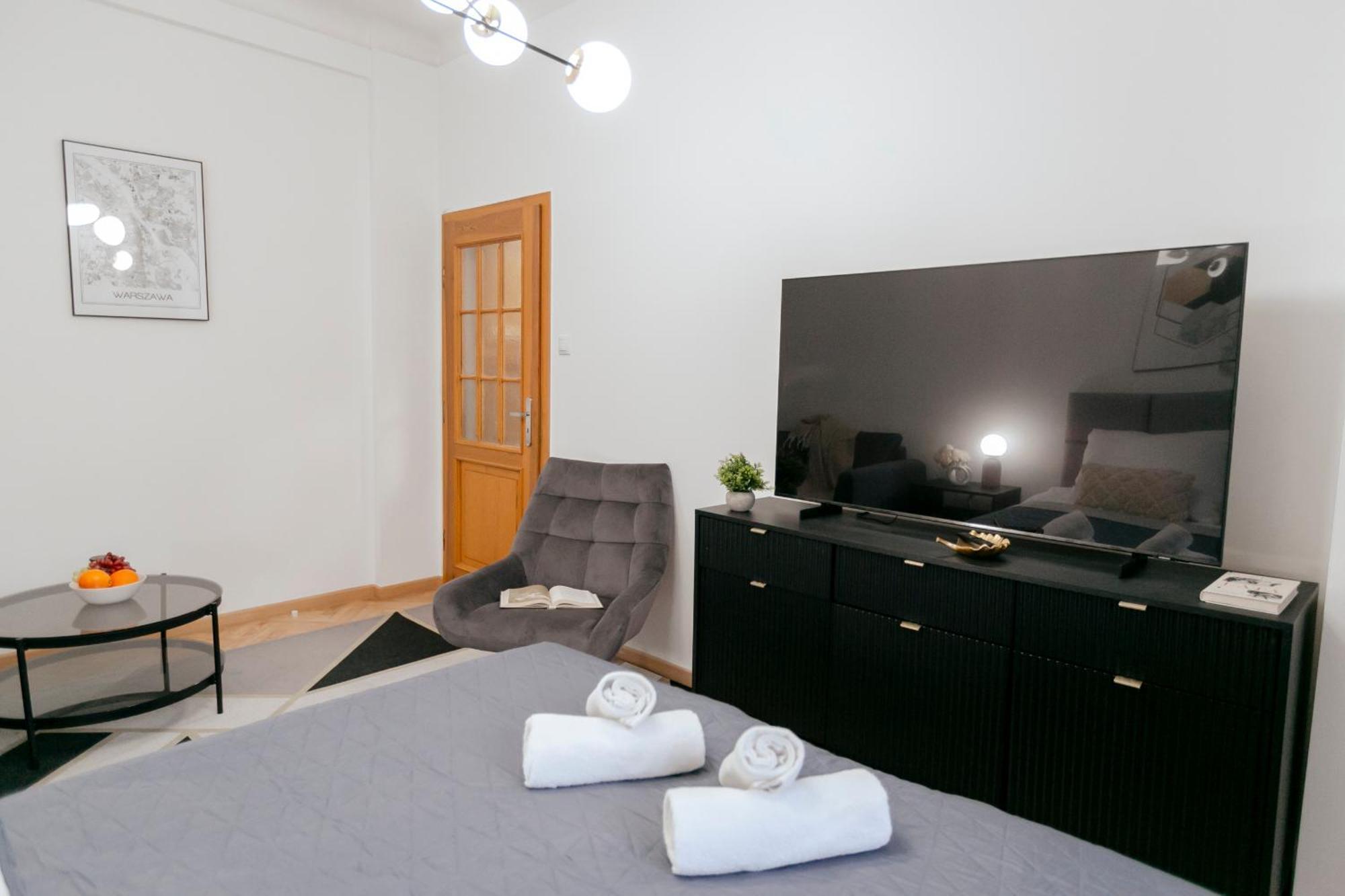 Aleje Jerozolimskie 42 - Parking Free - Better Apartment Warsaw
