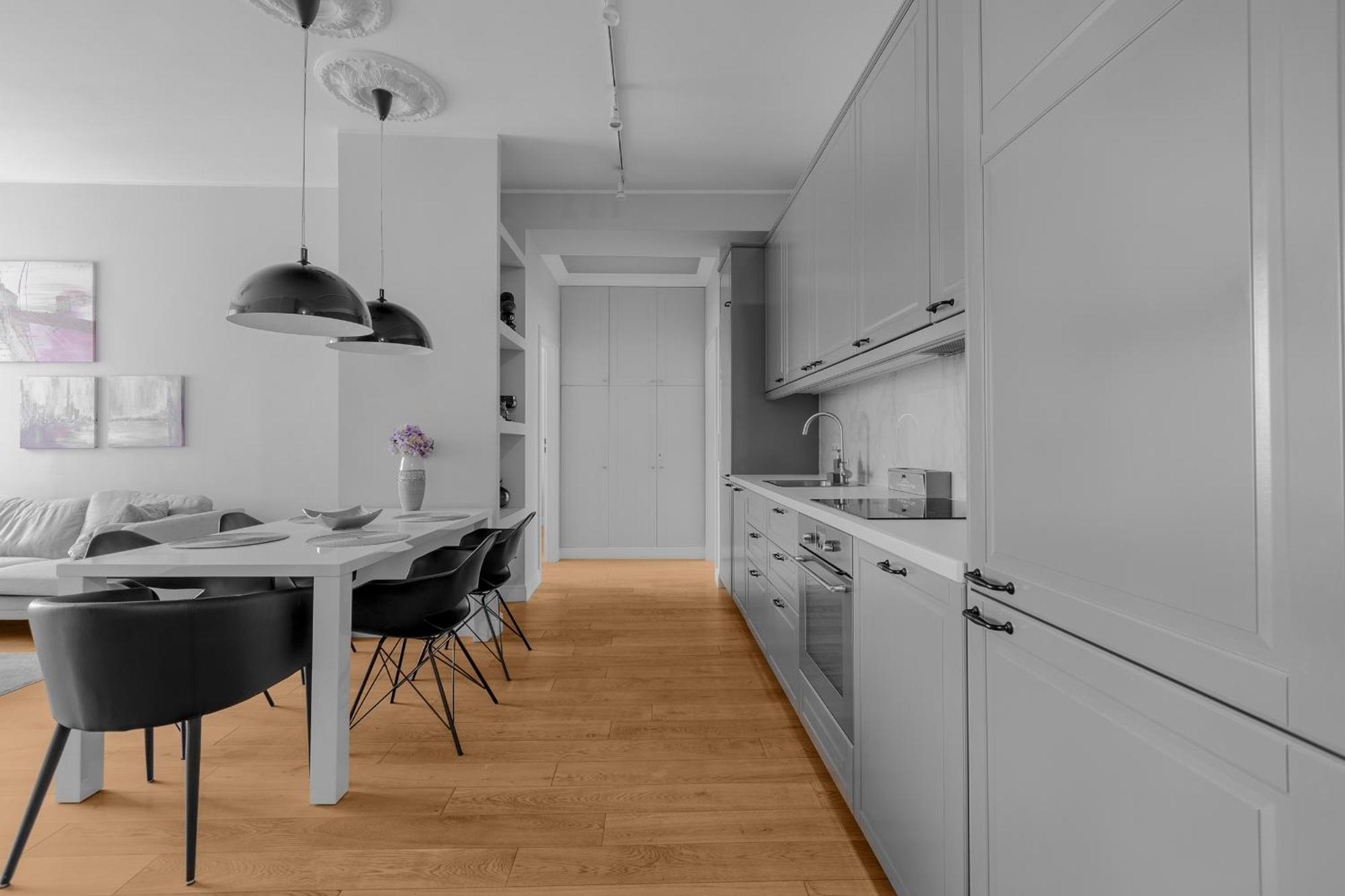 Unitapartament Delux: Elegant Center Near Zbawiciela Square *