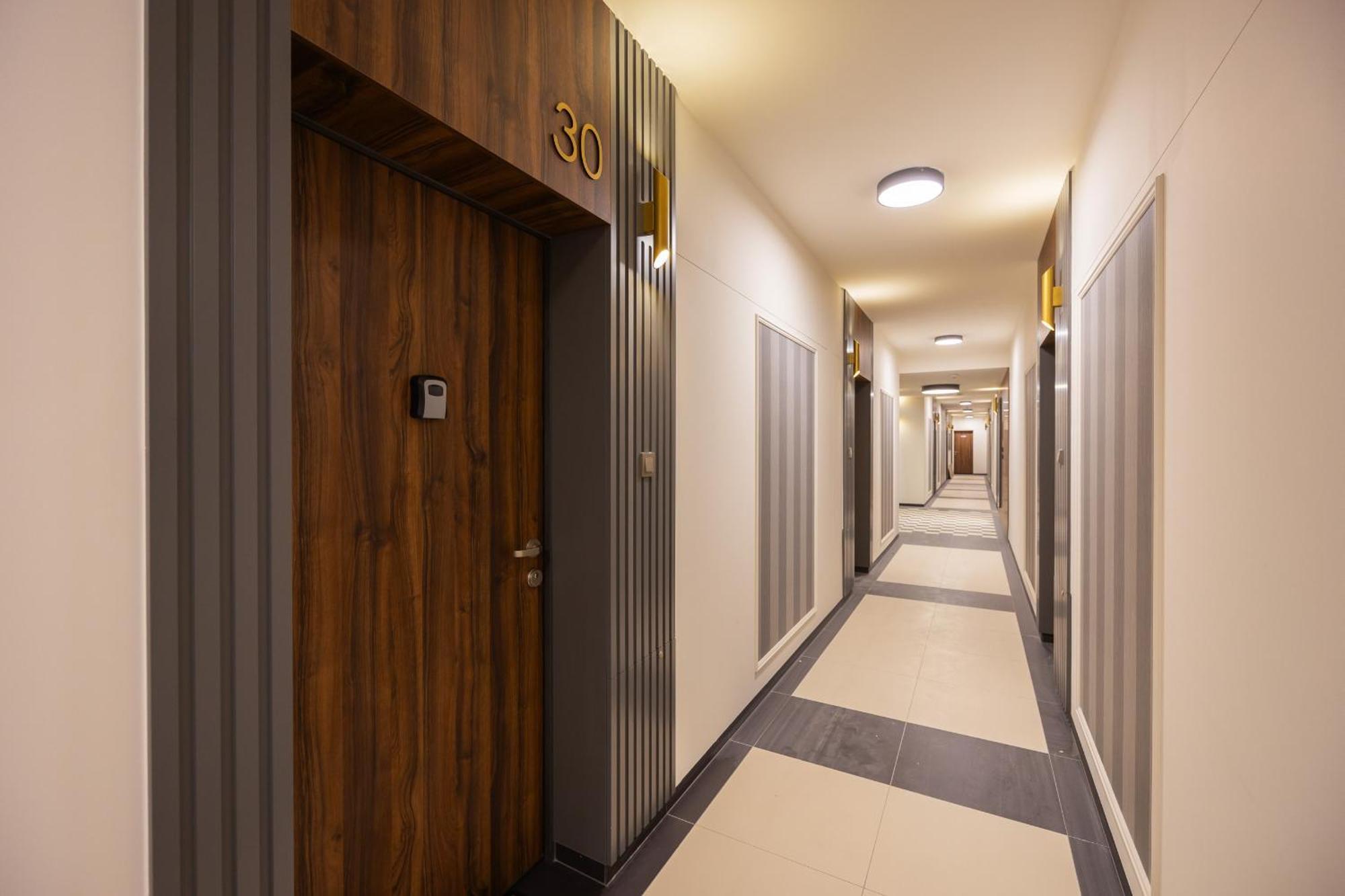 Luxurious Grey With Sauna, Gym And Parking By Renters Apartamento