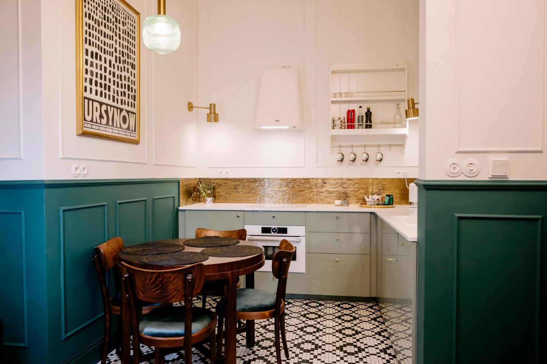 French Touch: Romantyczny W Kamienicy Apartment Warsaw