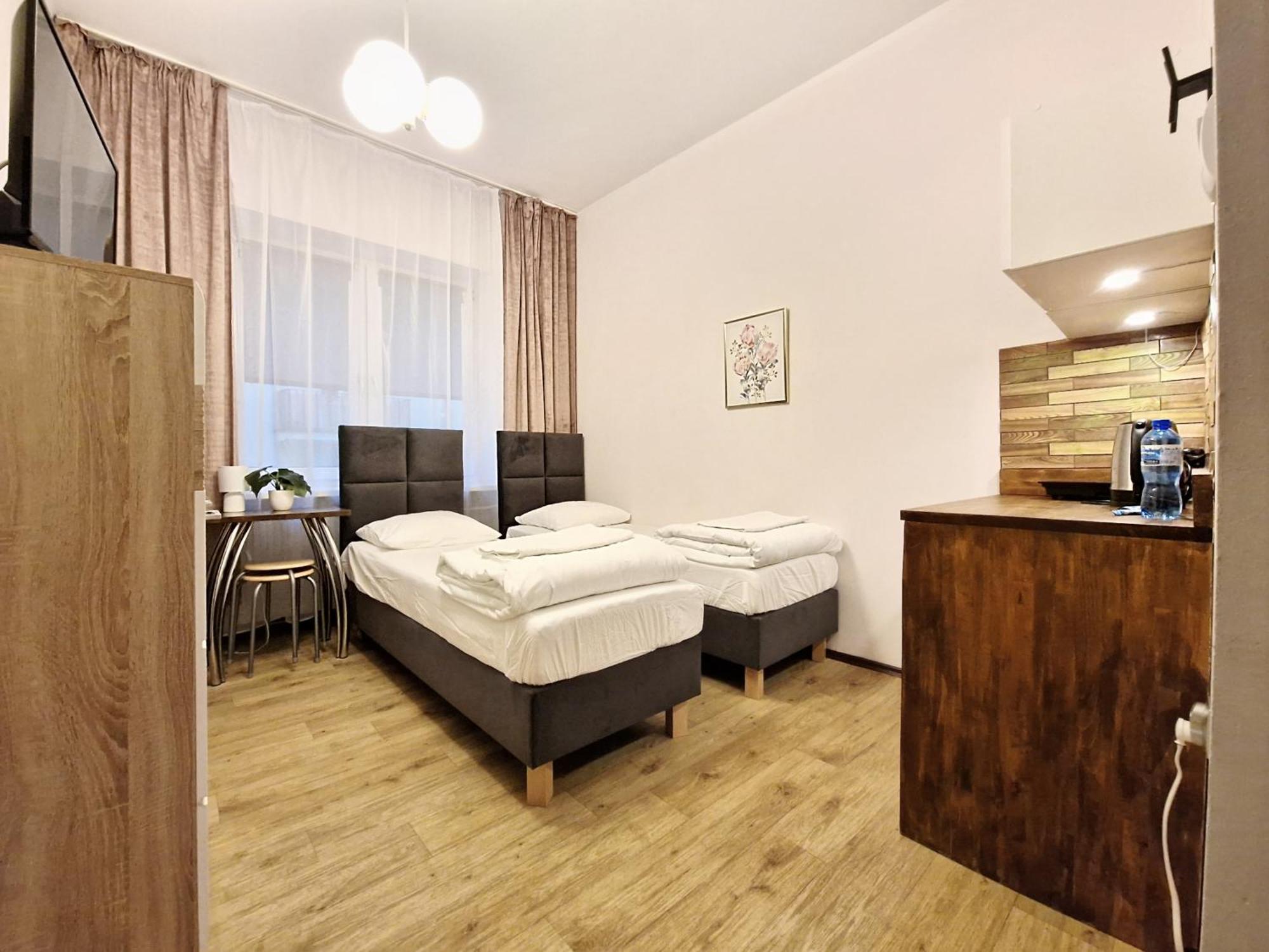Helvetia - Private In Center And Old Town Hostel