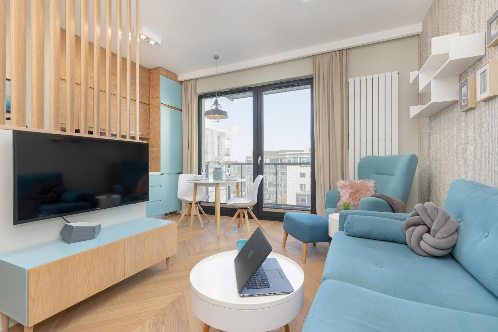 Apartment Bright Blue With Balcony, Parking And Air Conditioning In By Renters *