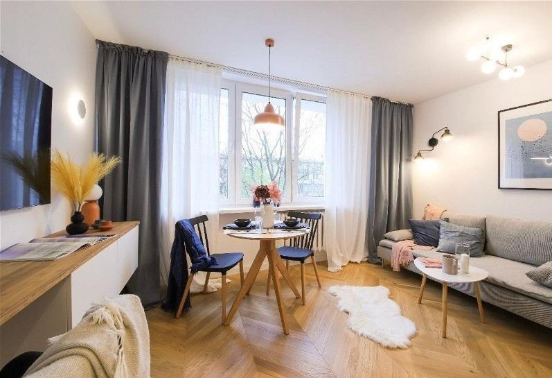 Designer With Bedroom Near Old Town Dubois Apartment