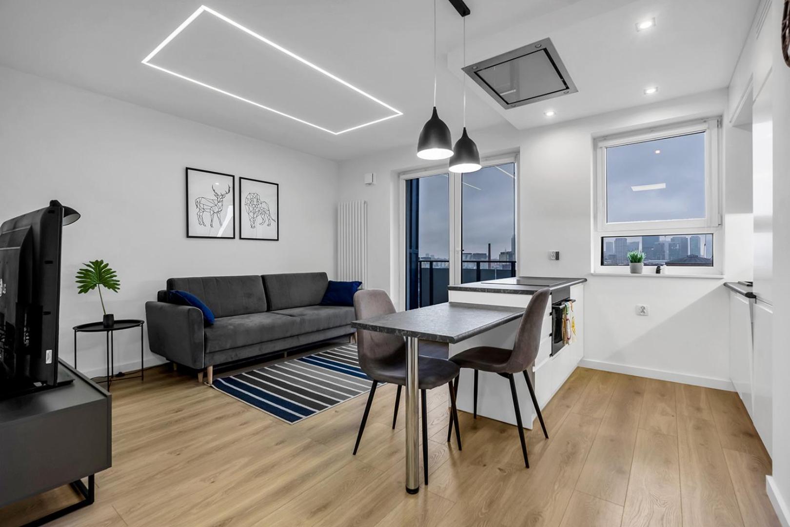 12th Floor Wola Modern Apartment *