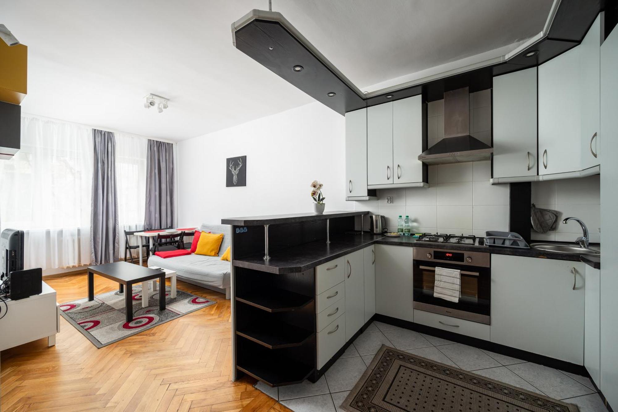 Rondo Onz Red & Yellow Apartment *