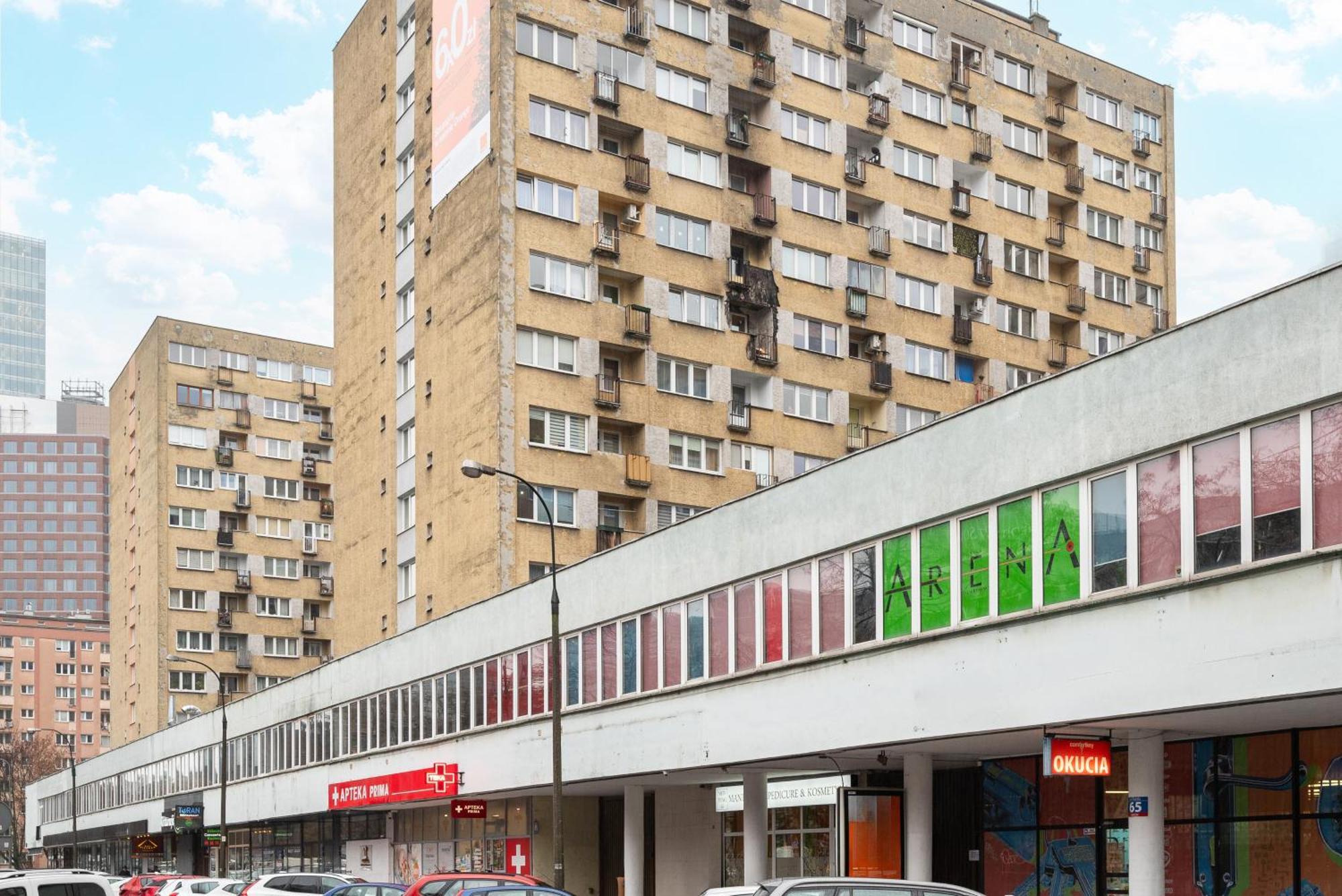 Rondo Onz Red & Yellow Apartment *
