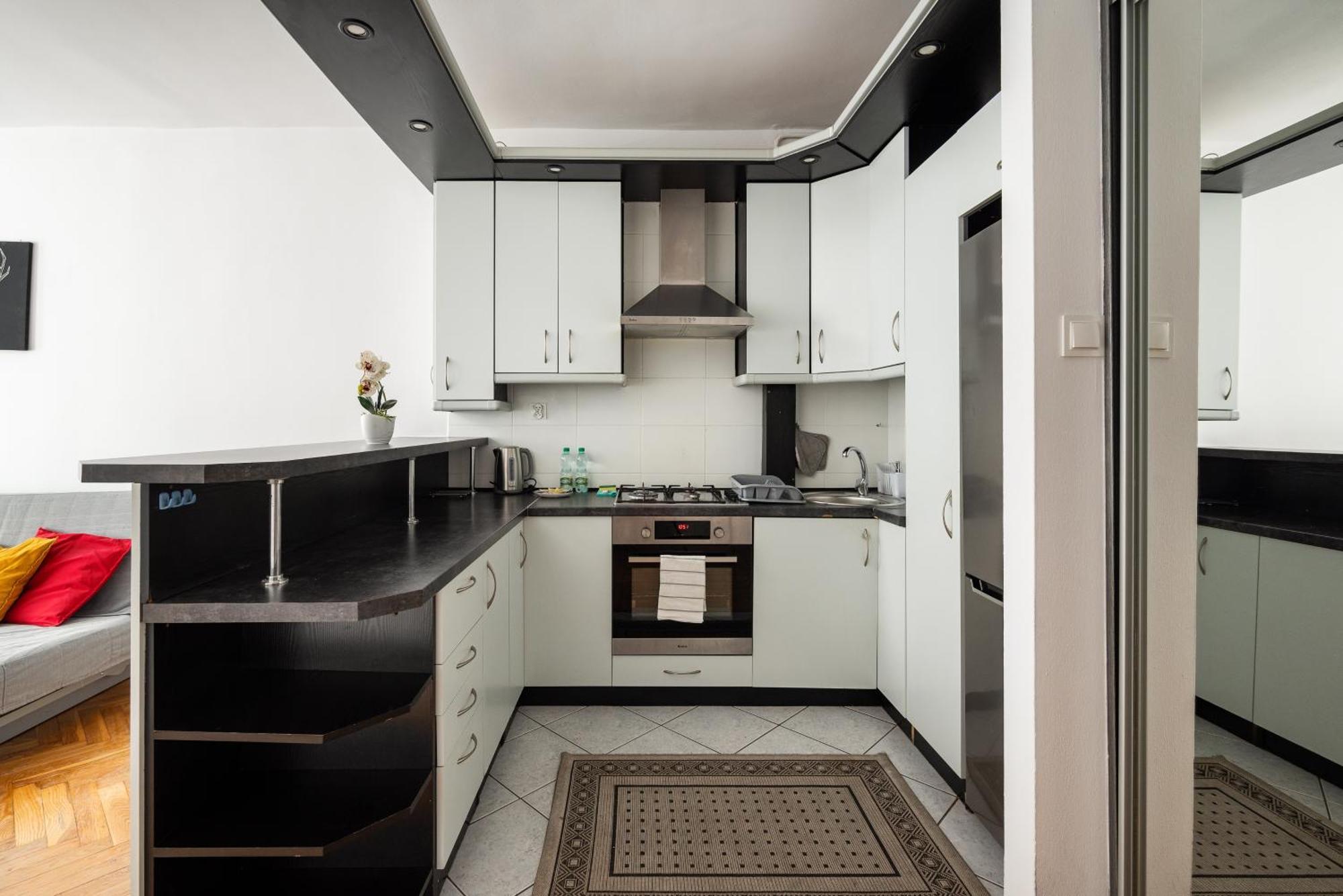Rondo Onz Red & Yellow Apartment