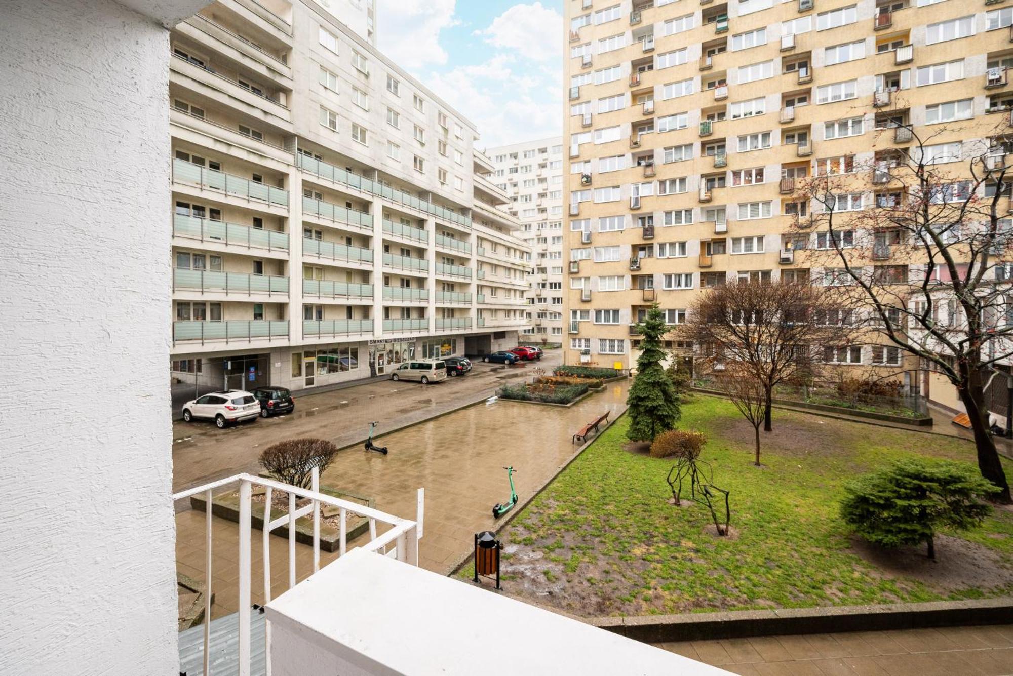 Rondo Onz Red & Yellow Apartment *