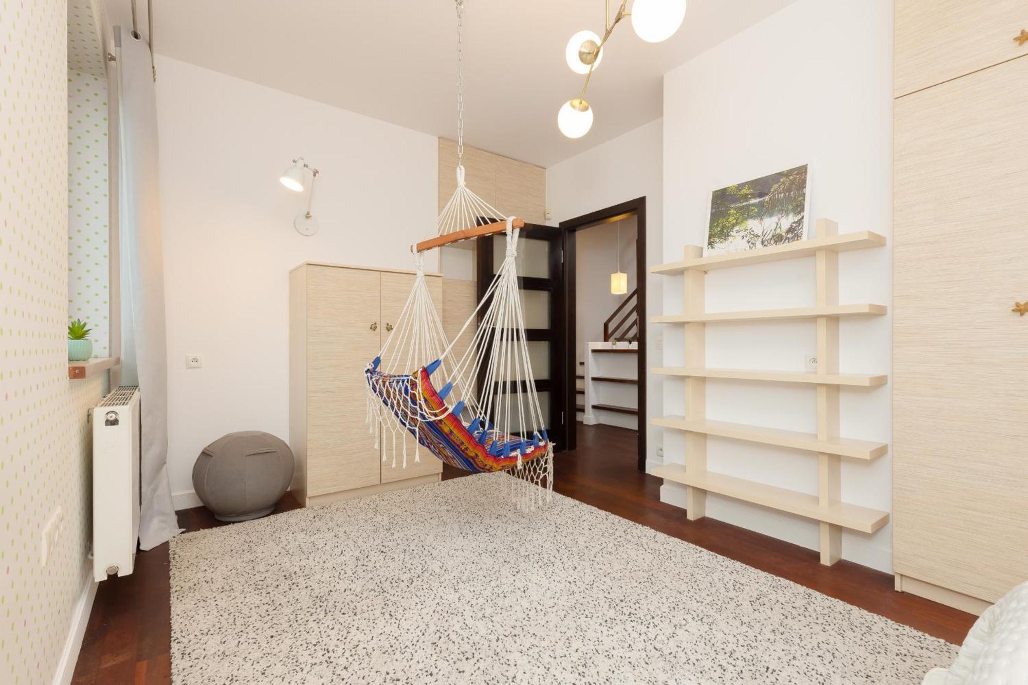 Spacious Two-story 4-bedroom House With Parking And Garden In By Renters Dom wakacyjny Warszawa