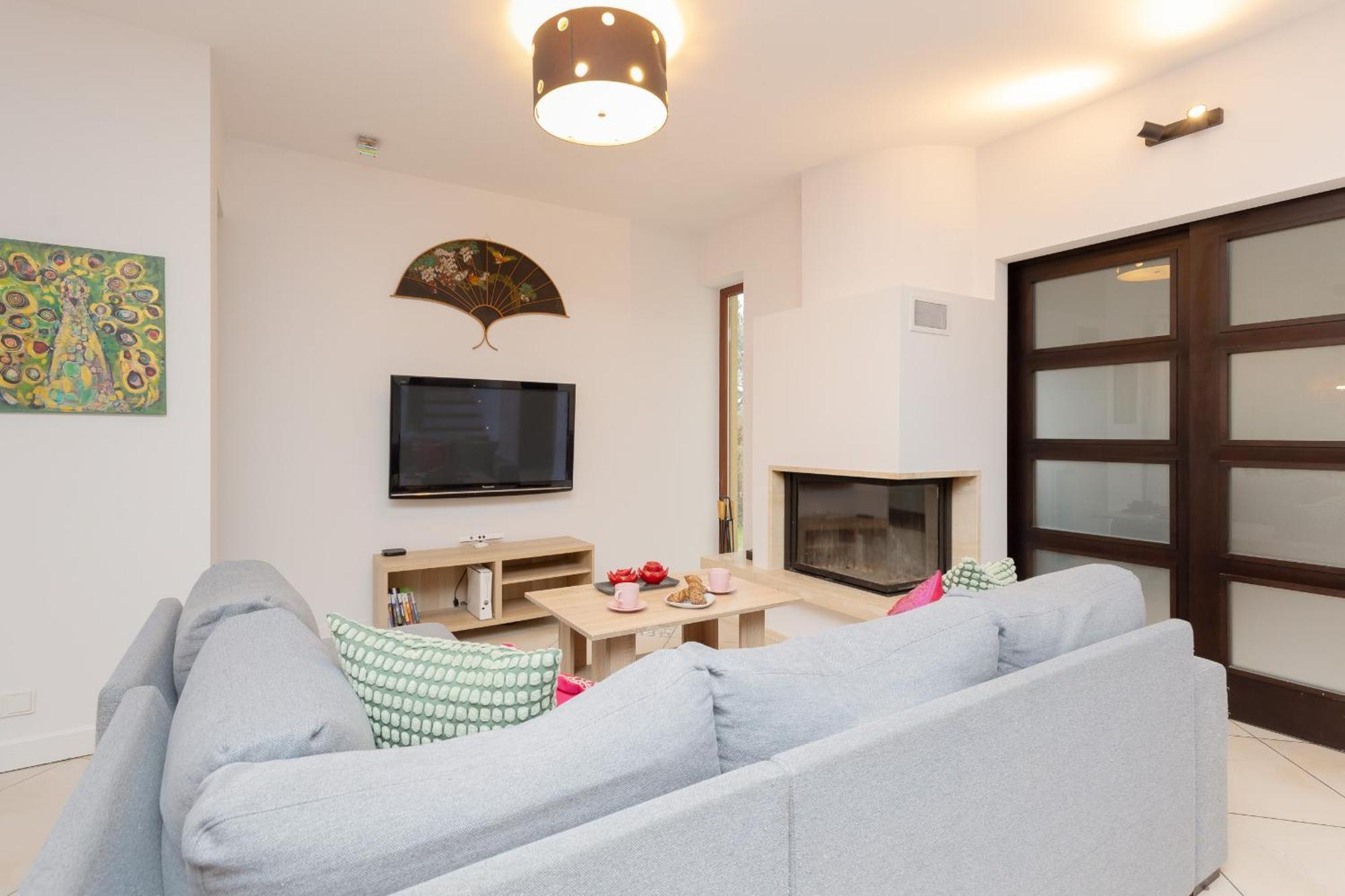 Dom wakacyjny Spacious Two-story 4-bedroom House With Parking And Garden In By Renters Warszawa