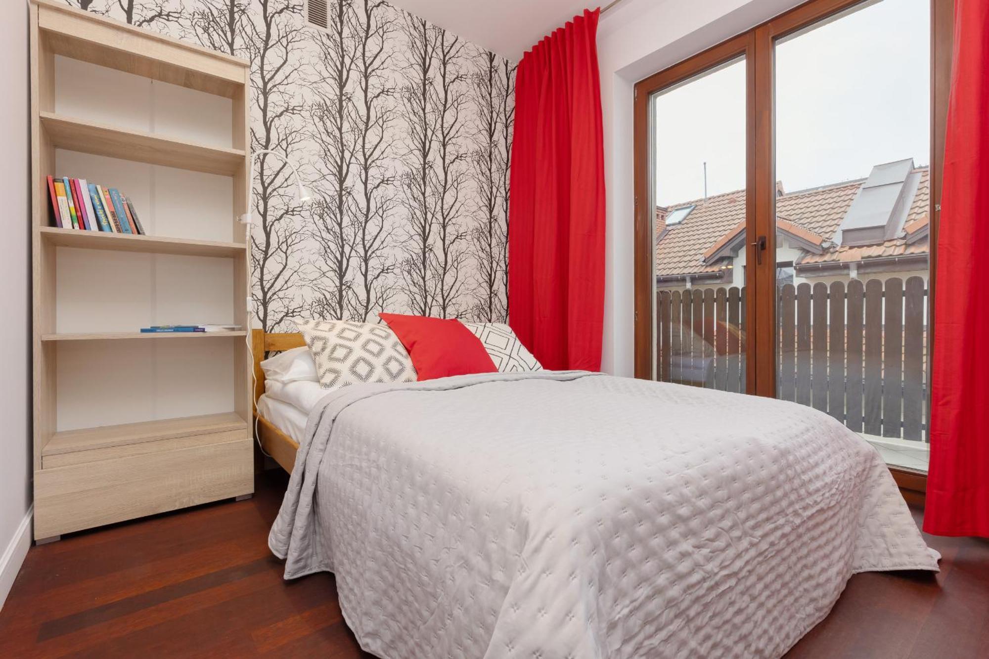 Spacious Two-story 4-bedroom House With Parking And Garden In By Renters * Warszawa