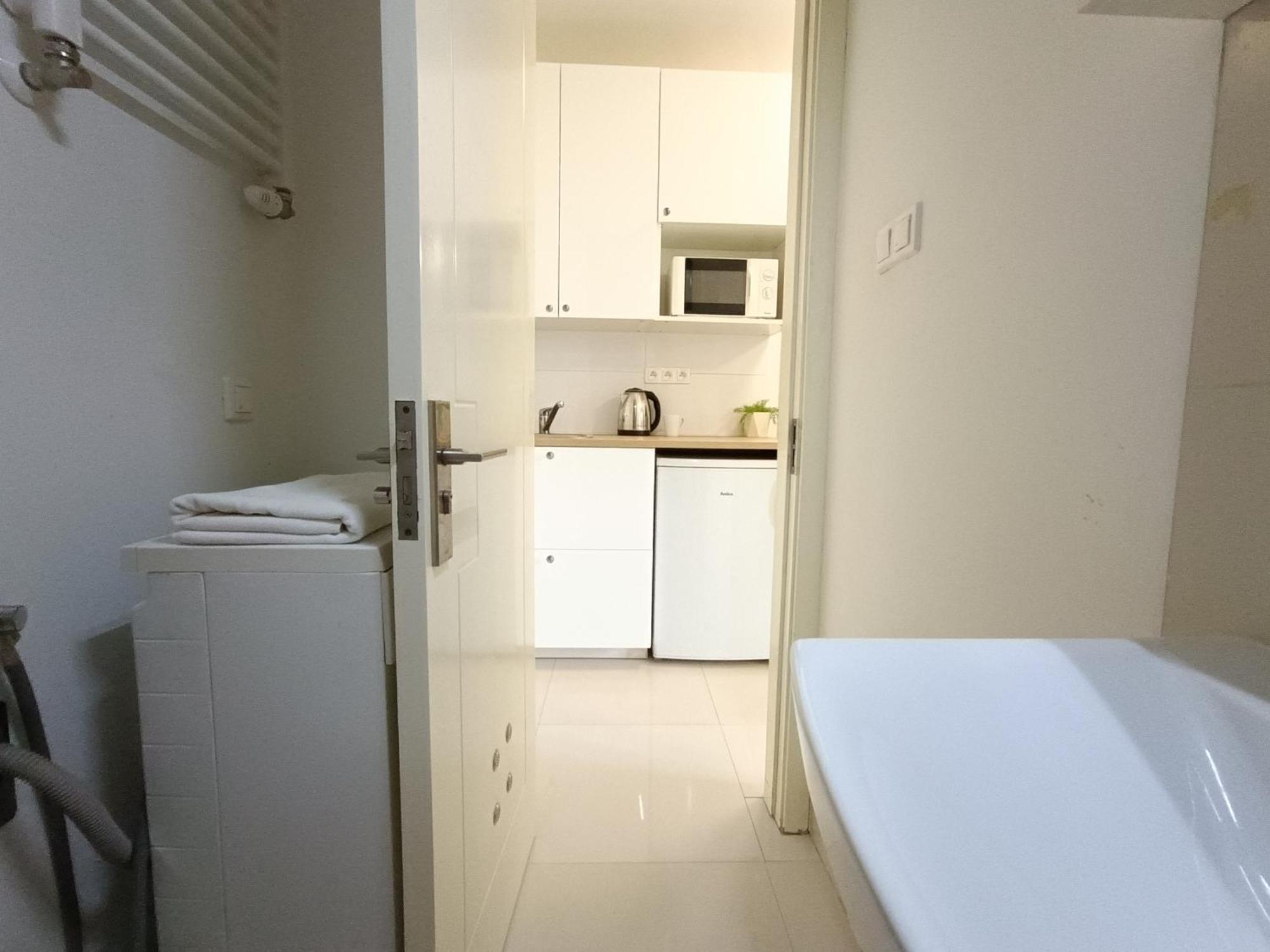 N Ajax Metro Copernicus Center Studio Apartamento *