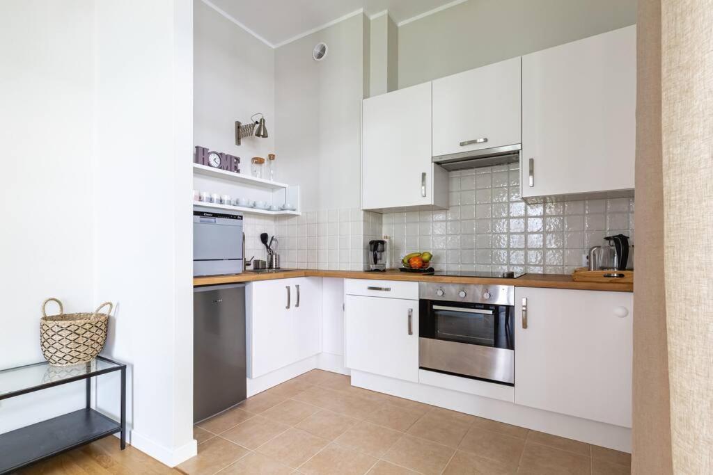 Bright And Cozy Near Park, With A Huge Terrace. * Warsaw