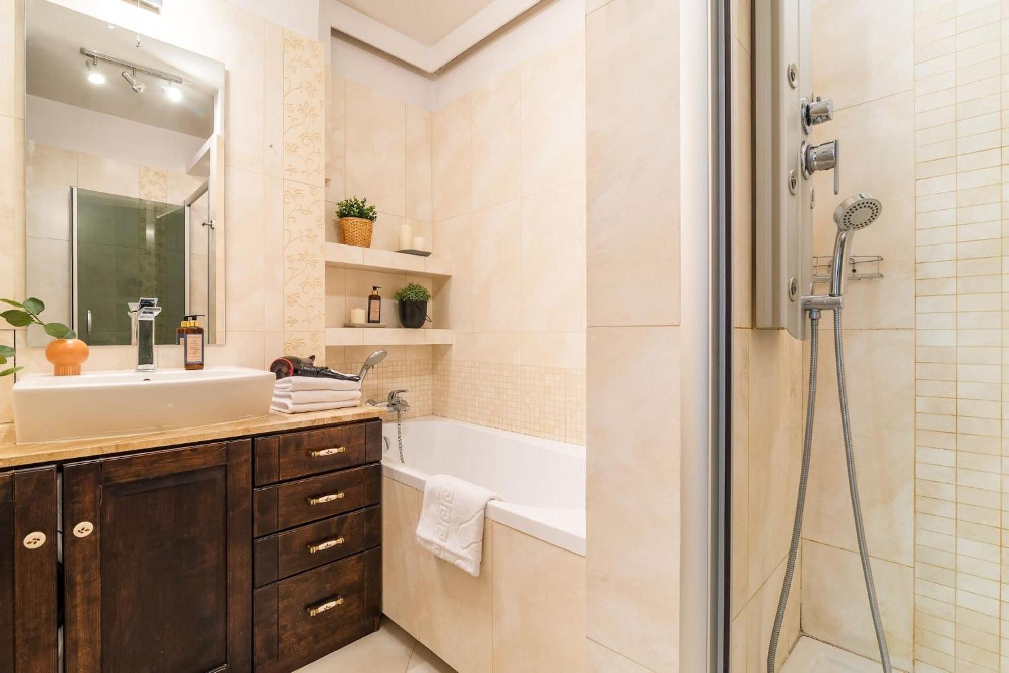 Smolna 8 - Warm With Balcony By Renters Warsaw