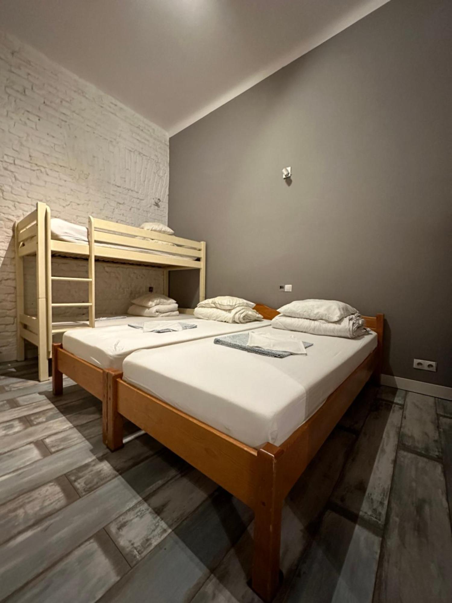 Hostel Chmielna 5 Rooms&apartments *