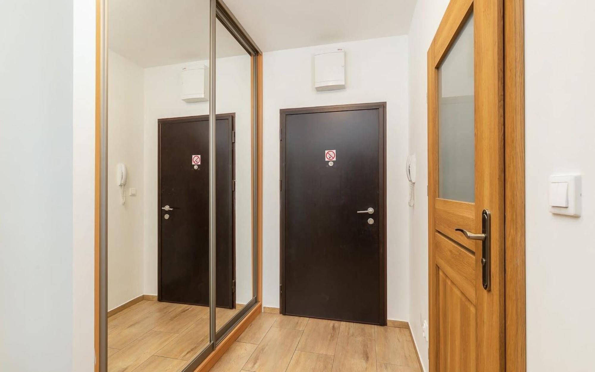 Burakowska 16 - Modern With Balcony Renters Apartment