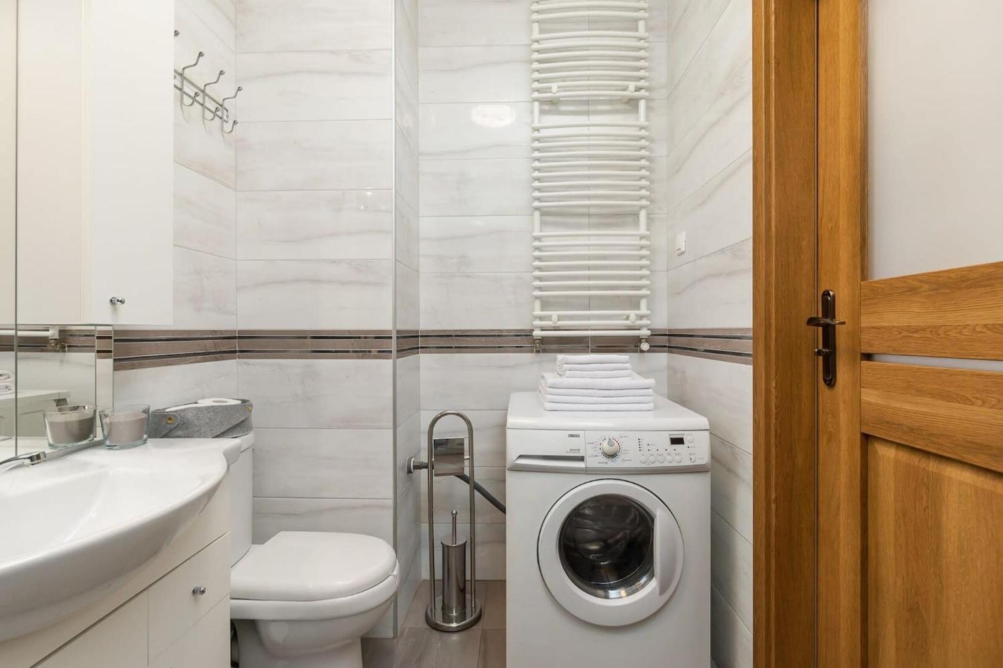 Burakowska 16 - Modern With Balcony Renters Apartment Warsaw