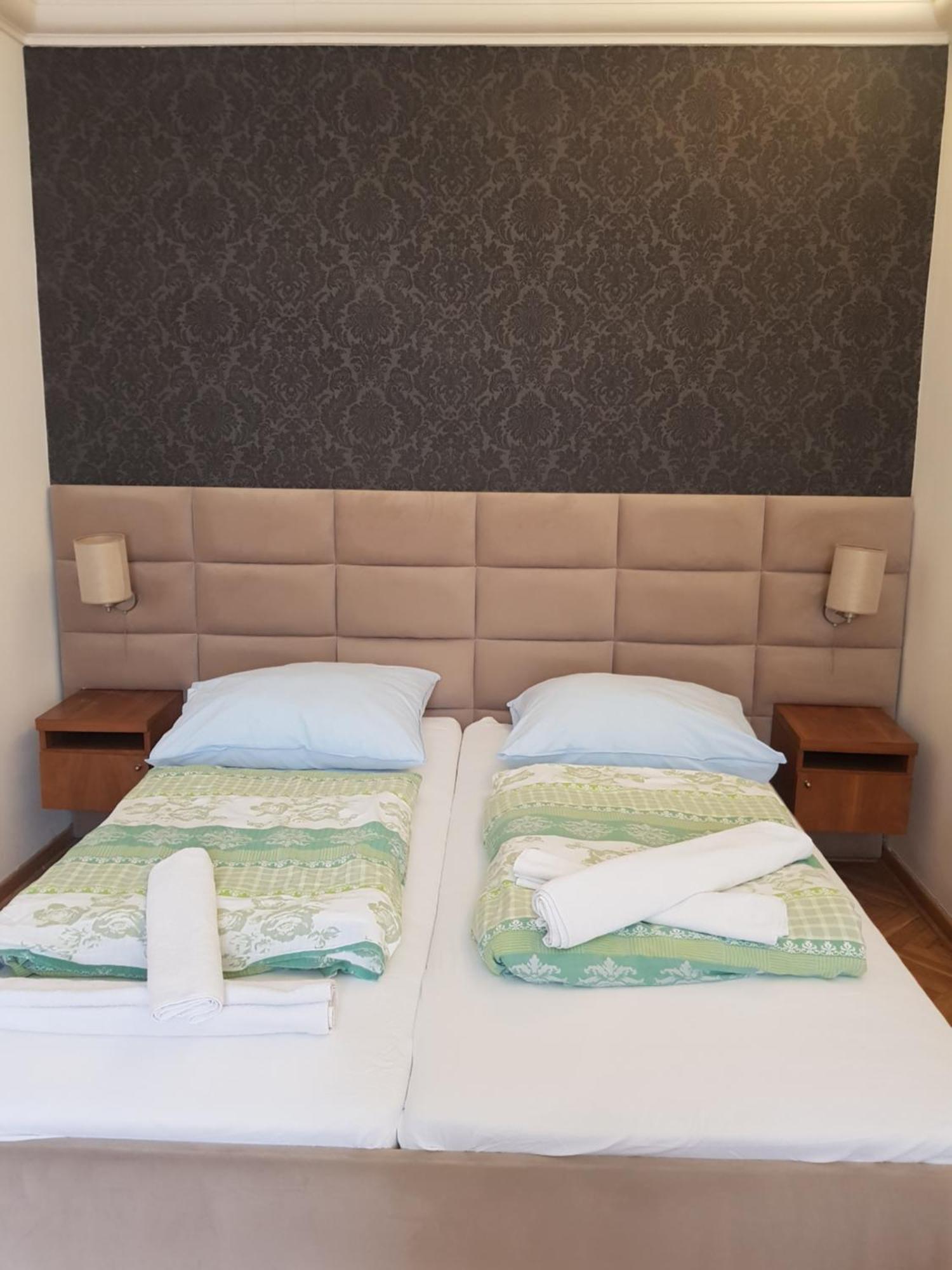 Hostel Chmielna 5 Rooms&apartments *
