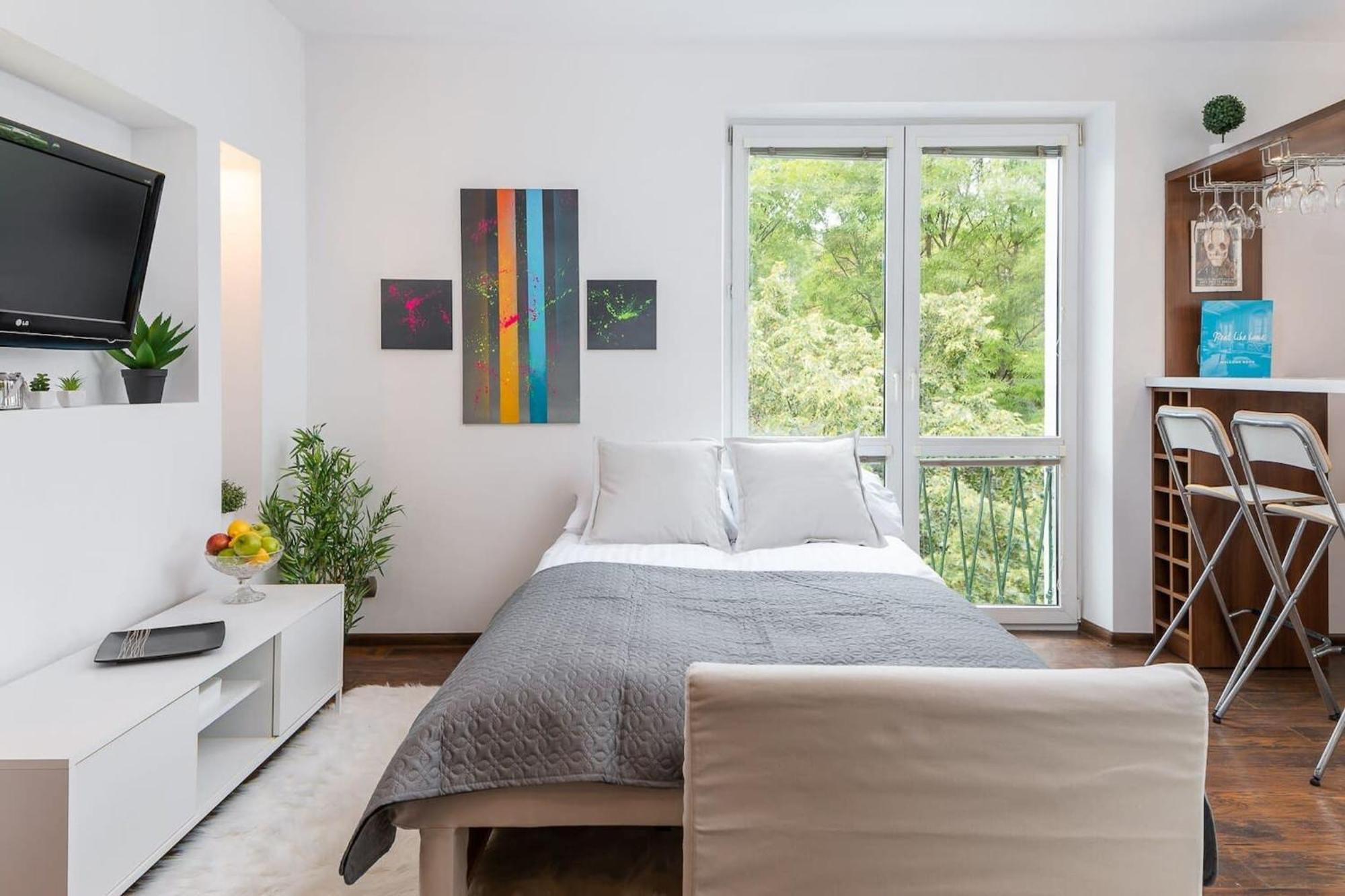 Rent Like - Aleja Solidarnosci 105/111a * Warsaw