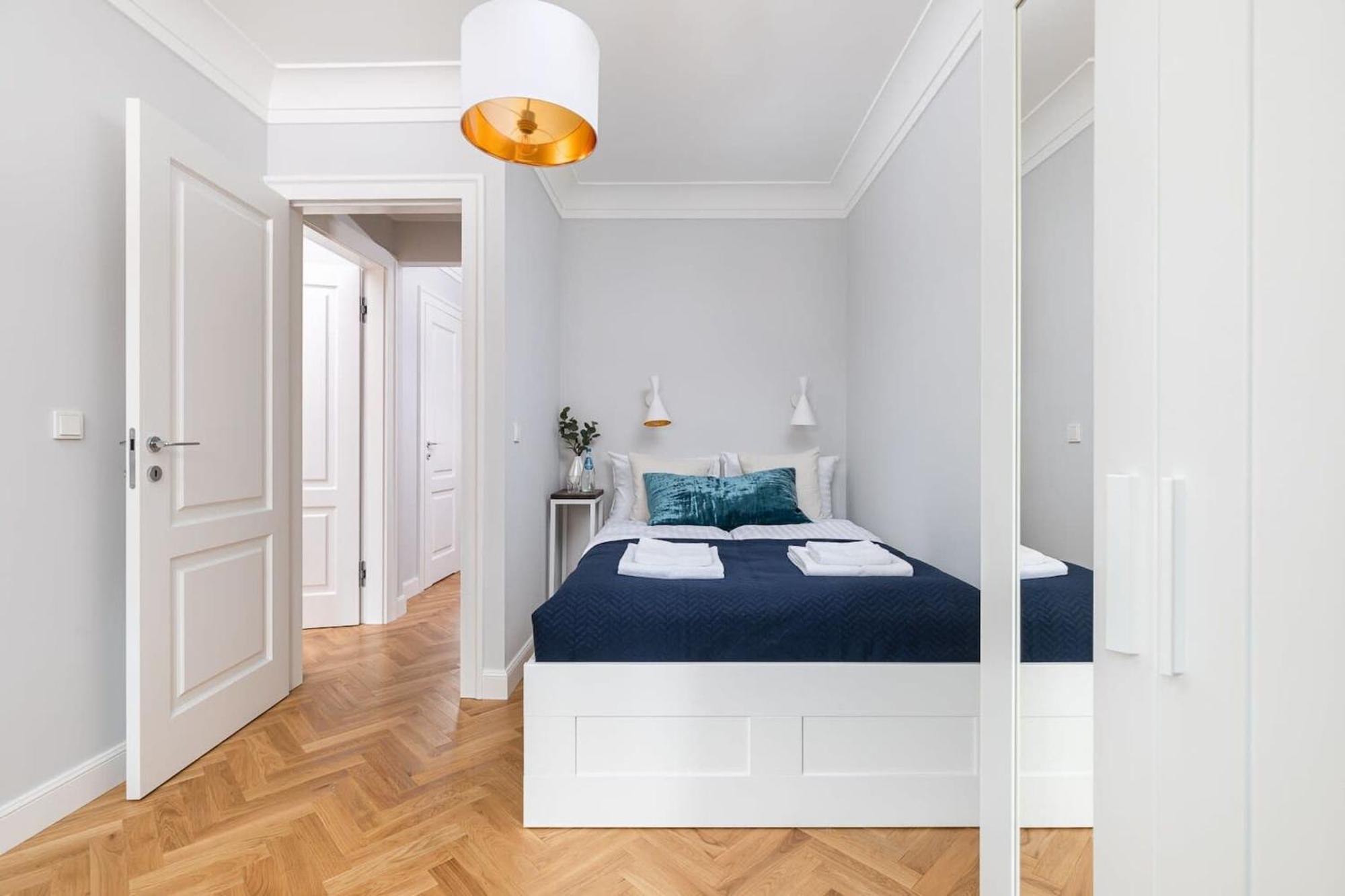 Apartment Plac Zamkowy - With View By Renters