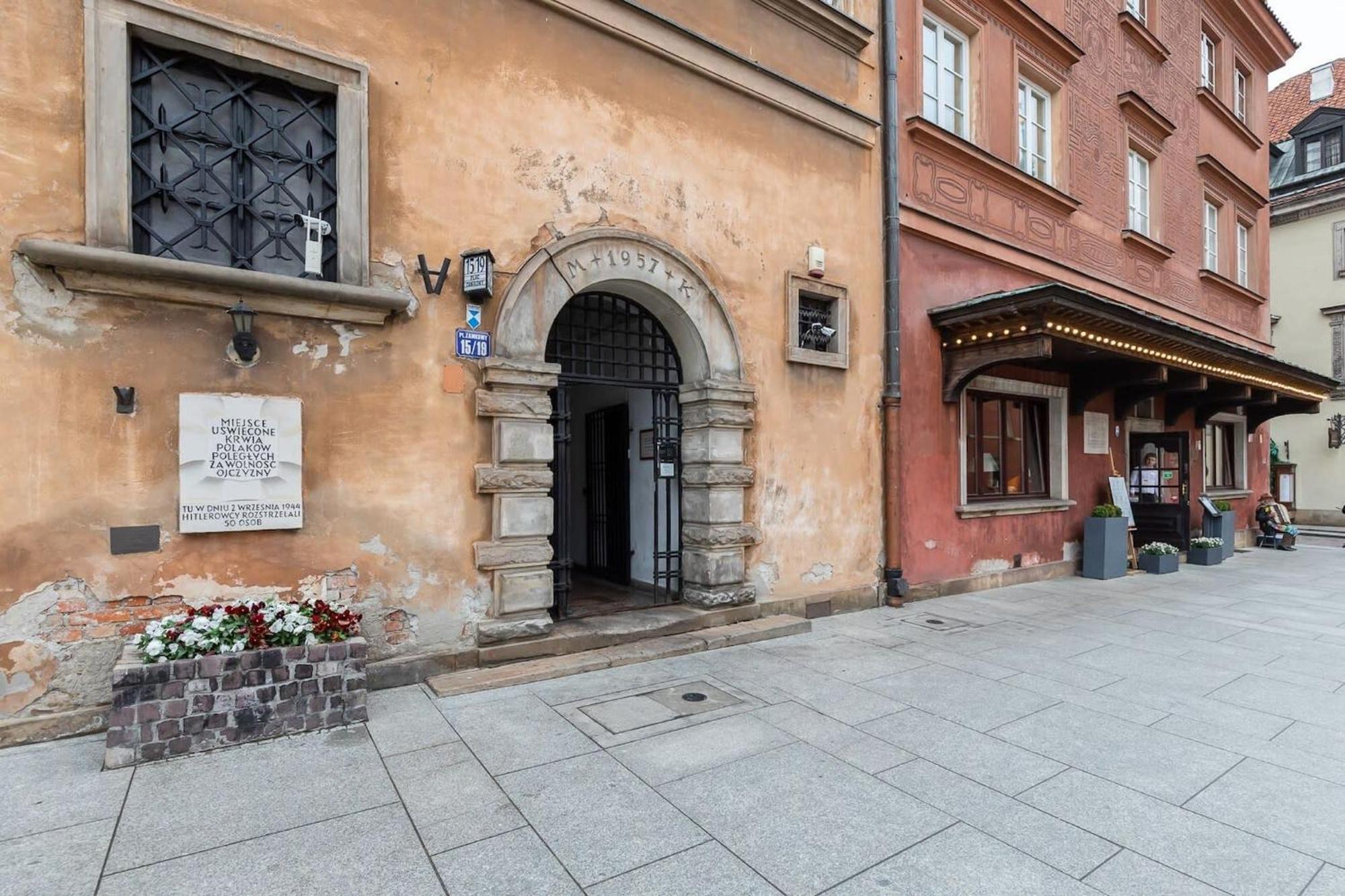Plac Zamkowy - With View By Renters Apartment