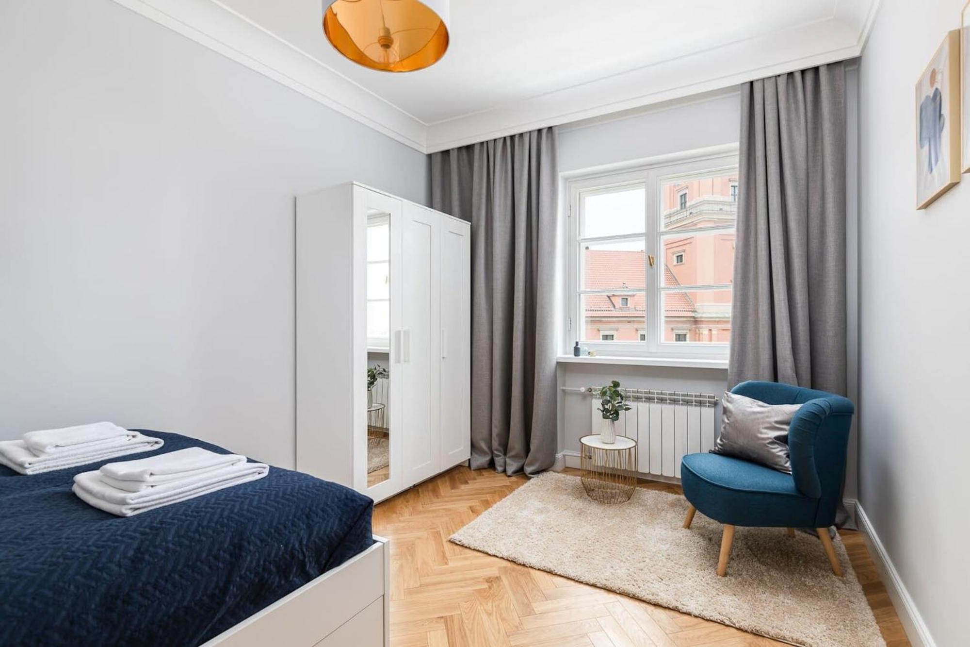 Apartment Plac Zamkowy - With View By Renters